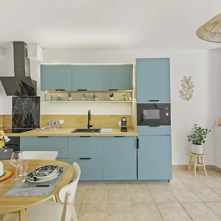 Apartment Charming 2-room In Center Hyeres