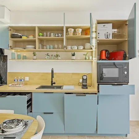 Charming 2-room In Center Apartment